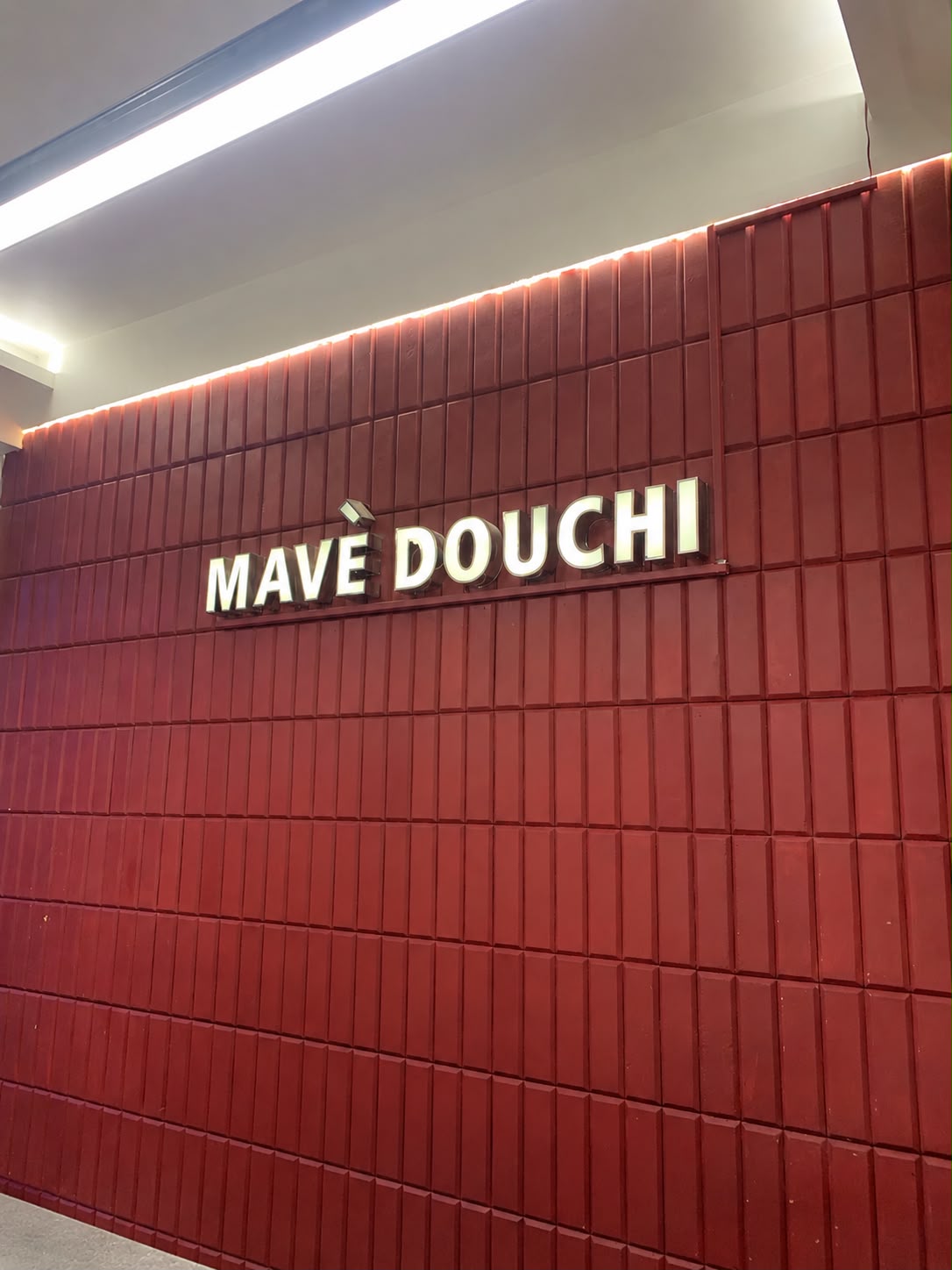 Outlet Storefront Mave Douchi